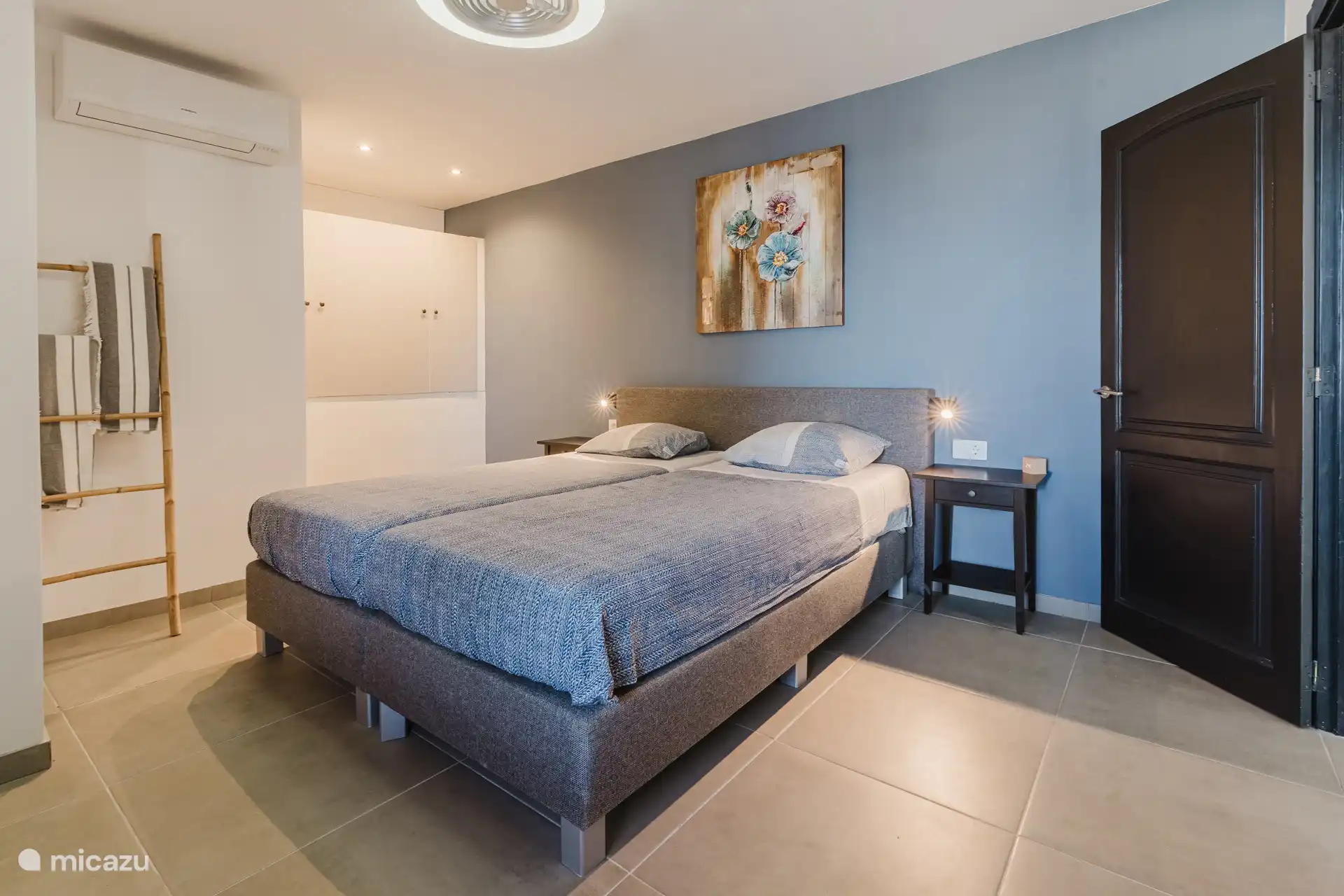 slaapkamer 1 met extra groot bed. !80x 210