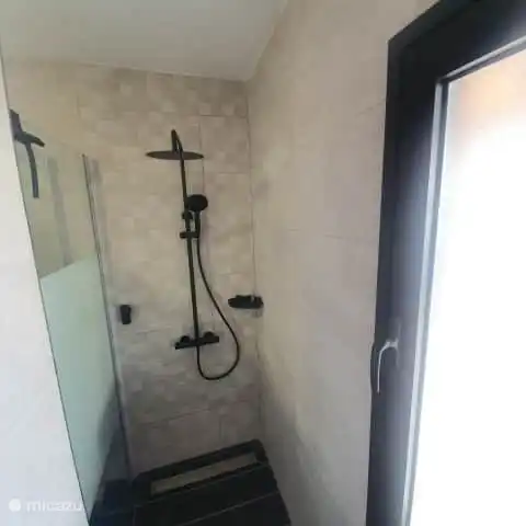 Douche à l'italienne avec douche pluie