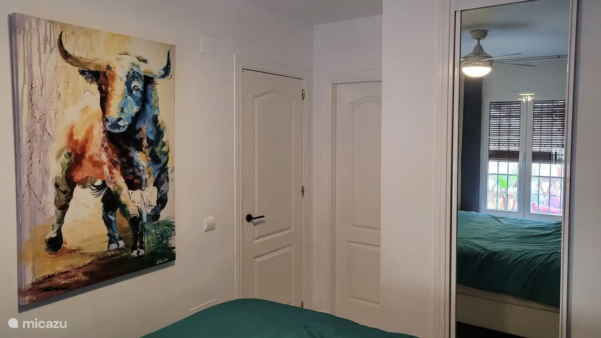 Slaapkamer met grote inbouwkast