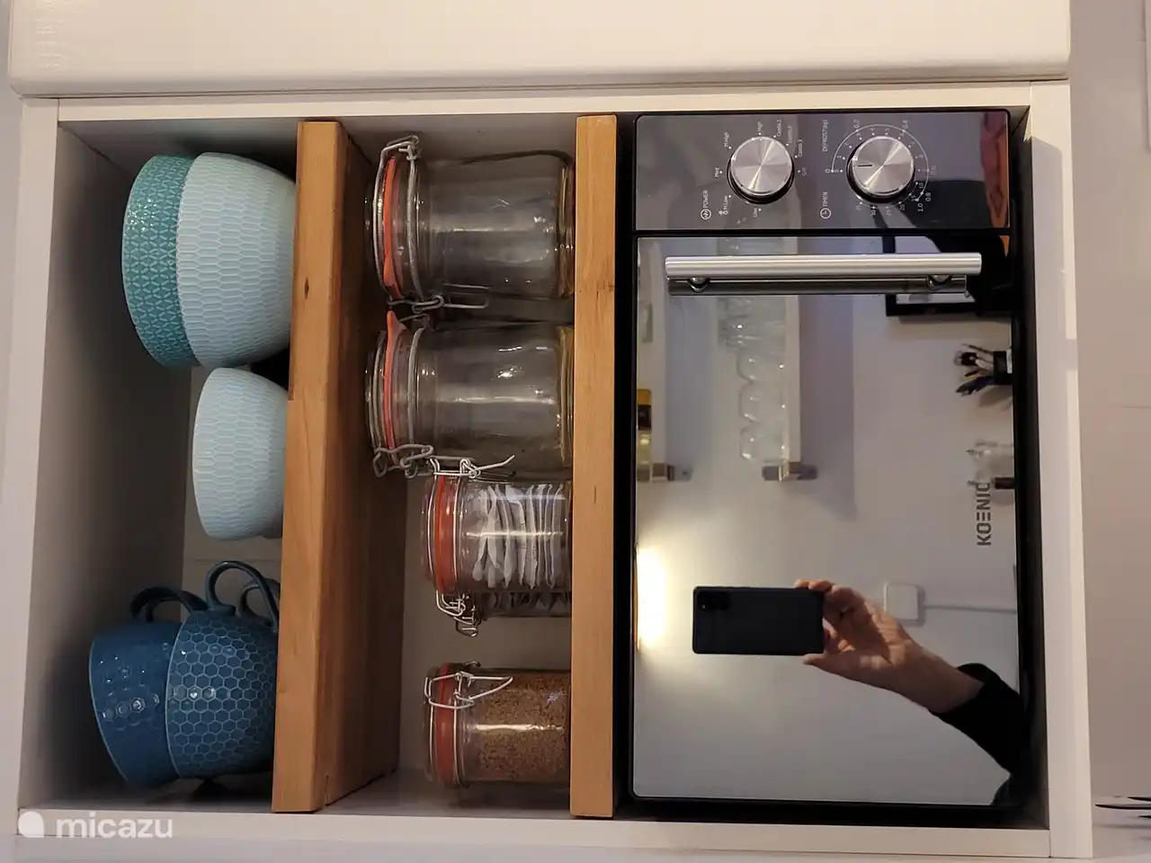 Offener Schrank für Dinge, die Sie oft benutzen.