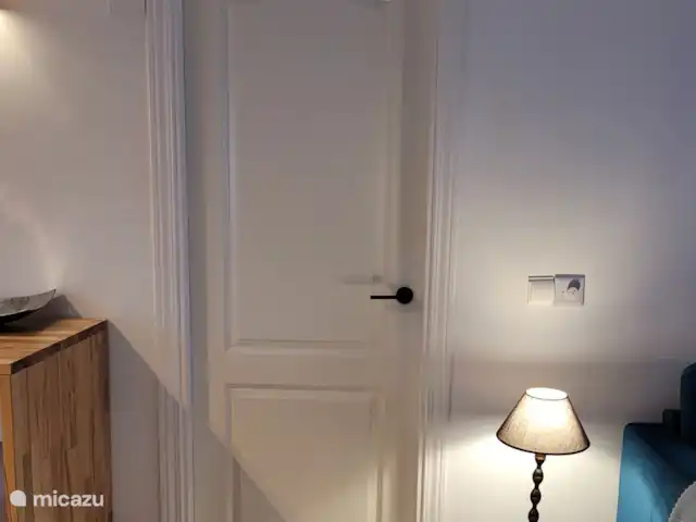 Location de Vacances Espagne, Costa del Sol, Mijas Golf, appartement - Casa Enviento La porte de la chambre avec salle de bain attenante.