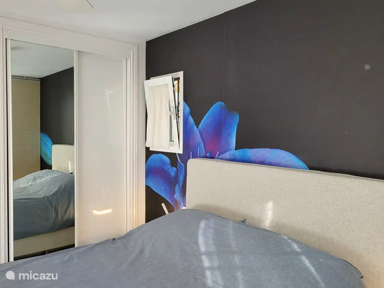 Geräumiger Einbauschrank mit Schiebetüren