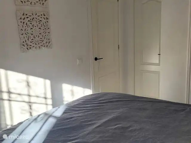 Location de Vacances Espagne, Costa del Sol, Mijas Golf, appartement - Casa Enviento Les portes du salon et de la salle de bain