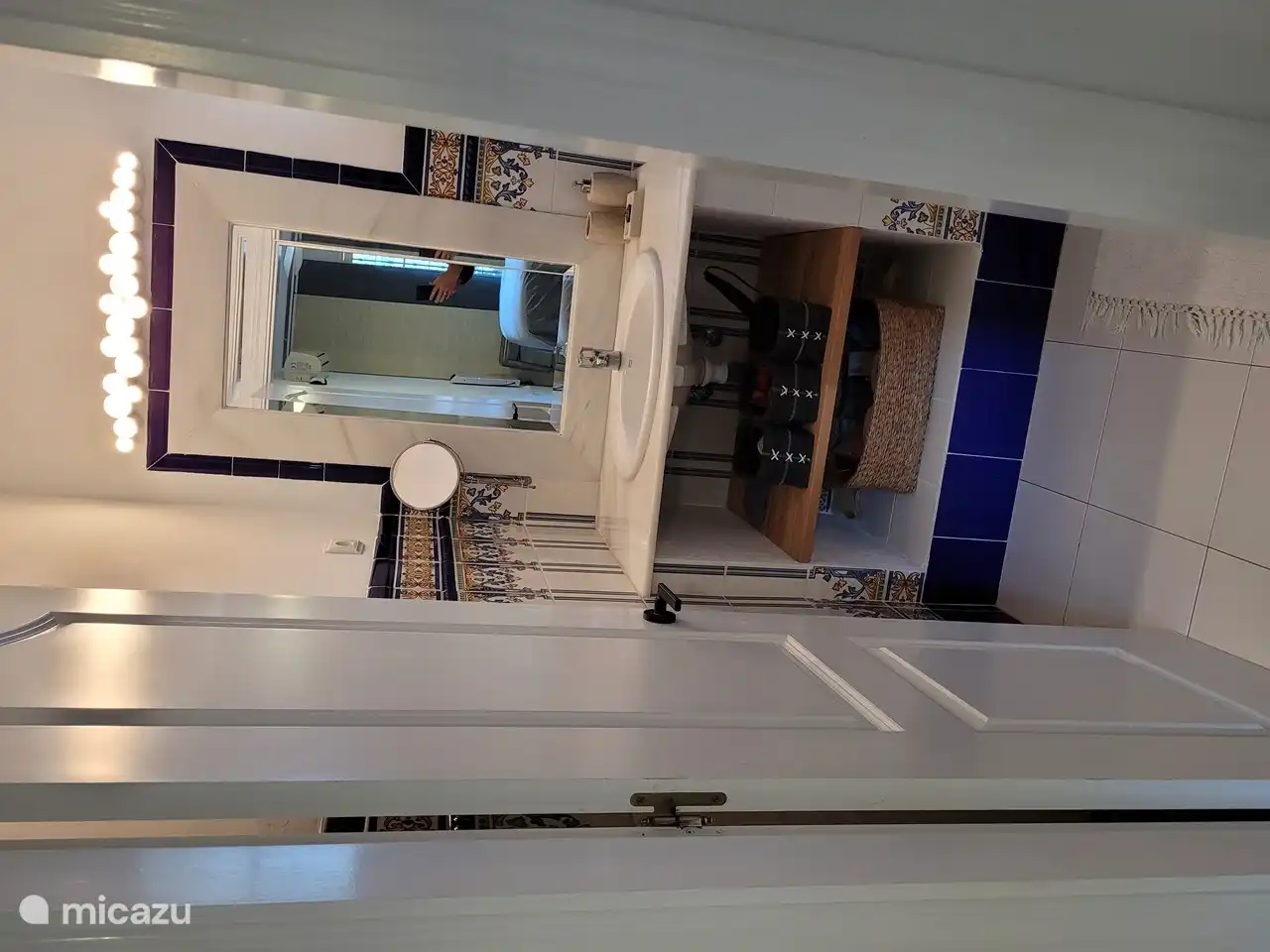 Der Zugang zum Badezimmer vom Schlafzimmer