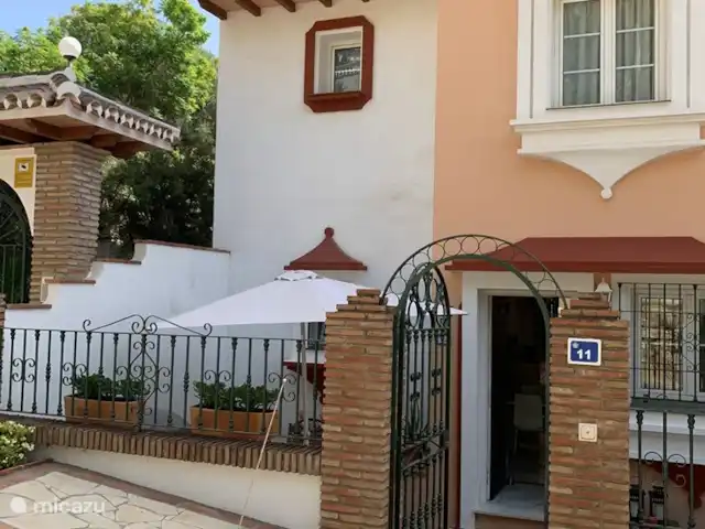 Location de Vacances Espagne, Costa del Sol, Mijas Golf, appartement - Casa Enviento Façade de la maison avec terrasse.