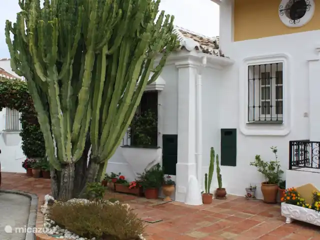 Location de Vacances Espagne, Costa del Sol, Mijas Golf, appartement - Casa Enviento une plantation mature et un style architectural classique forment une belle combinaison