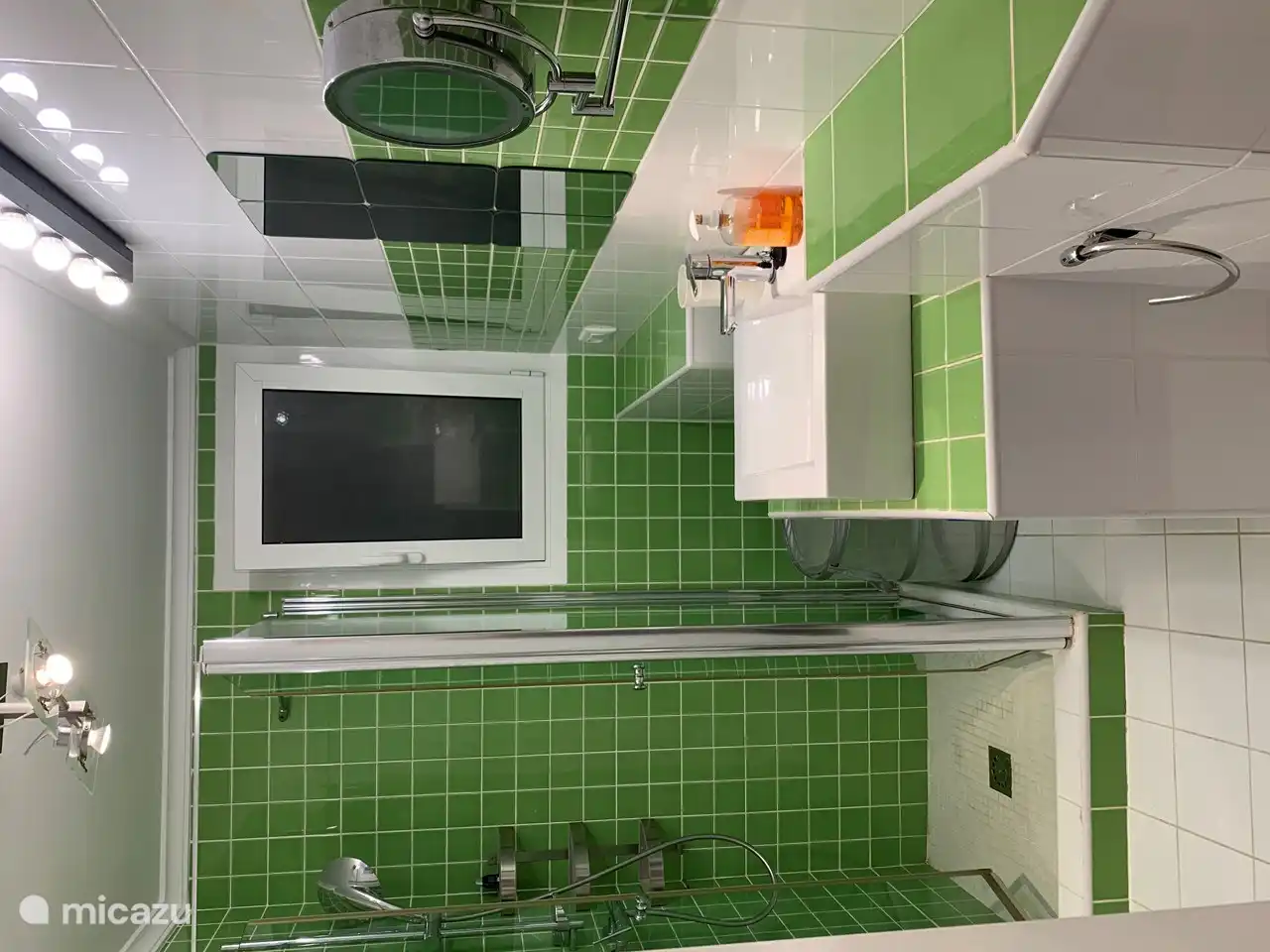 Grün ist die Natur und dieses Badezimmer