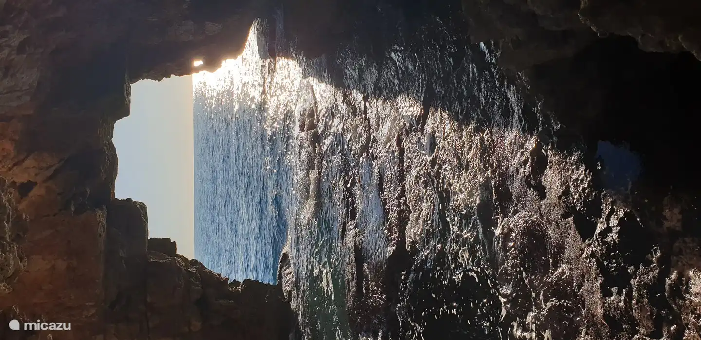 Wunderschöne Meereshöhlen