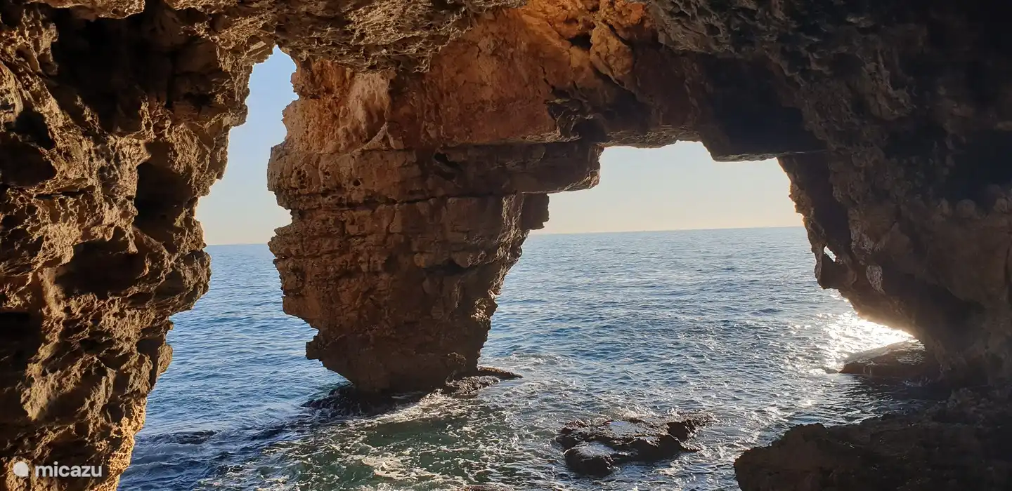 In dieser Höhle fließt ein unterirdischer Fluss in Richtung Meer