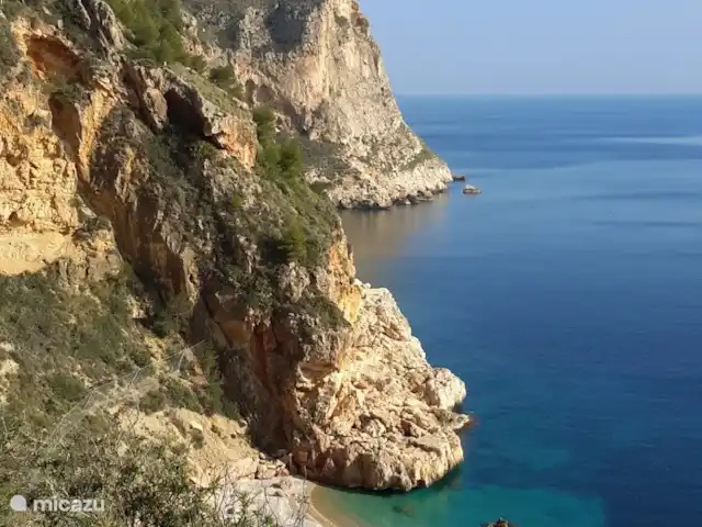 Villa Dalias | Espagne, Costa Blanca, Benitachell - villa Si le temps est clair, vous pouvez voir Ibiza à côté de cette formation au loin.