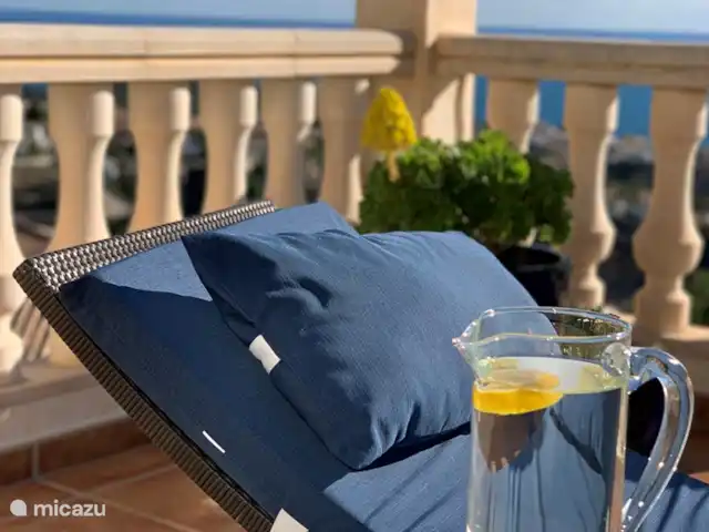 Villa Dalias | Espagne, Costa Blanca, Benitachell - villa Chaises longues confortables avec oreillers, oreillers et serviettes de bain nécessaires