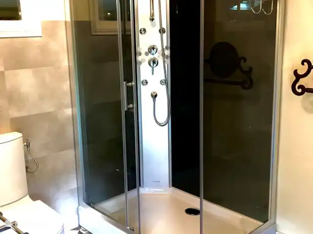 casa rural / cabaña en Francia, Dordoña, Coux-et-Bigaroque – Gite La Petite Chapelle Cabina de ducha de masaje