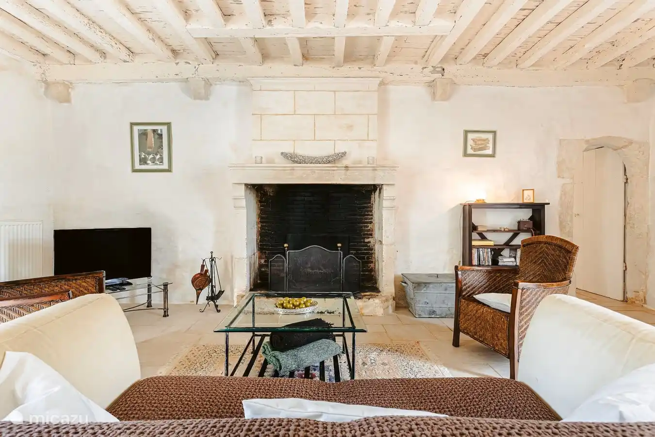 Der Kamin sorgt für Gemütlichkeit