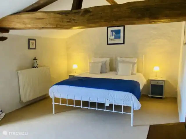 Logis La Tour en Francia, Vendée, Fontenay  - casa rural / cabaña Cama king size en un amplio dormitorio