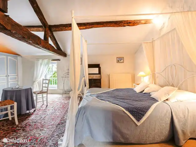 Logis La Tour en Francia, Vendée, Fontenay  - casa rural / cabaña La cama con dosel