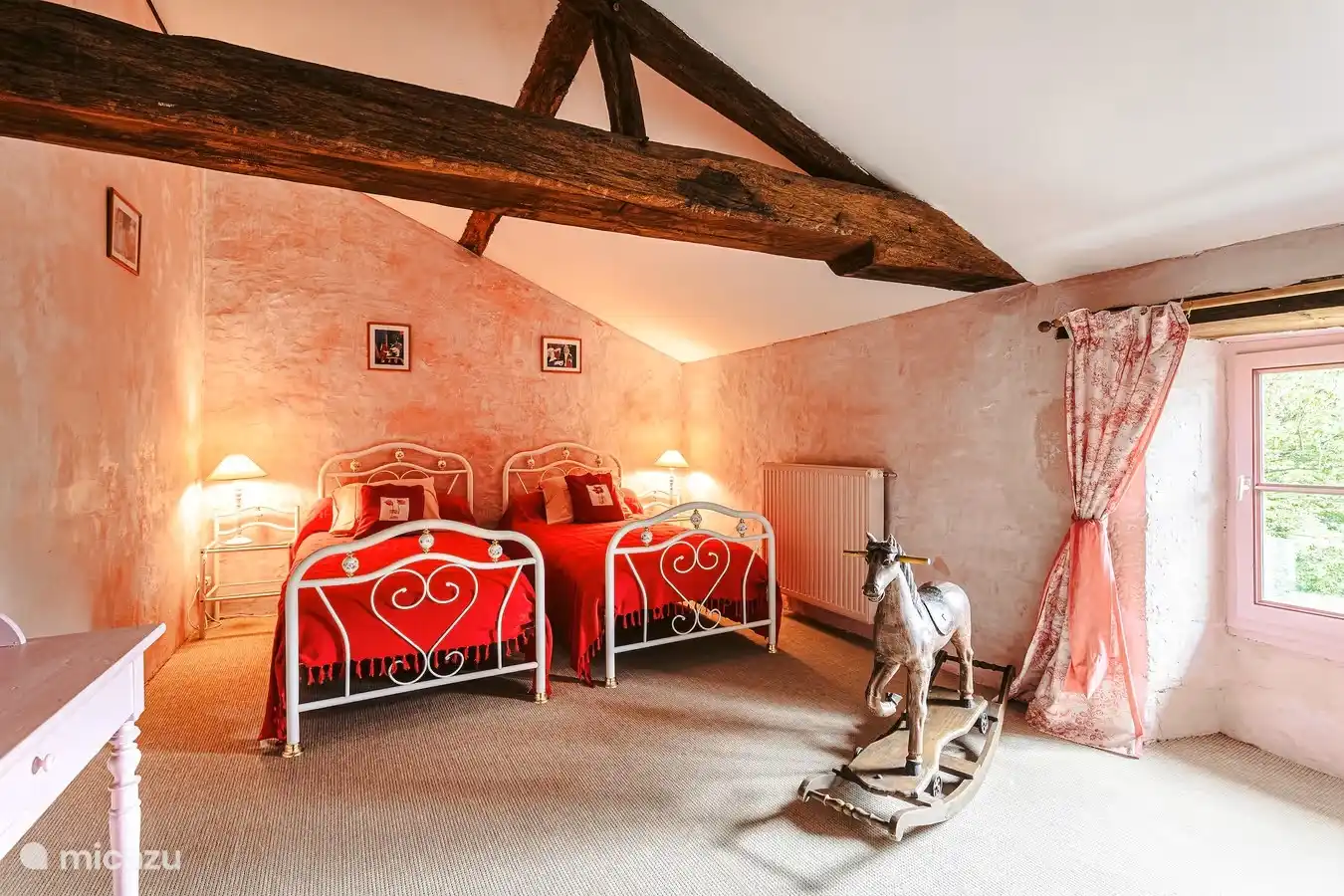 Gemütliches Schlafzimmer mit 2 Einzelbetten