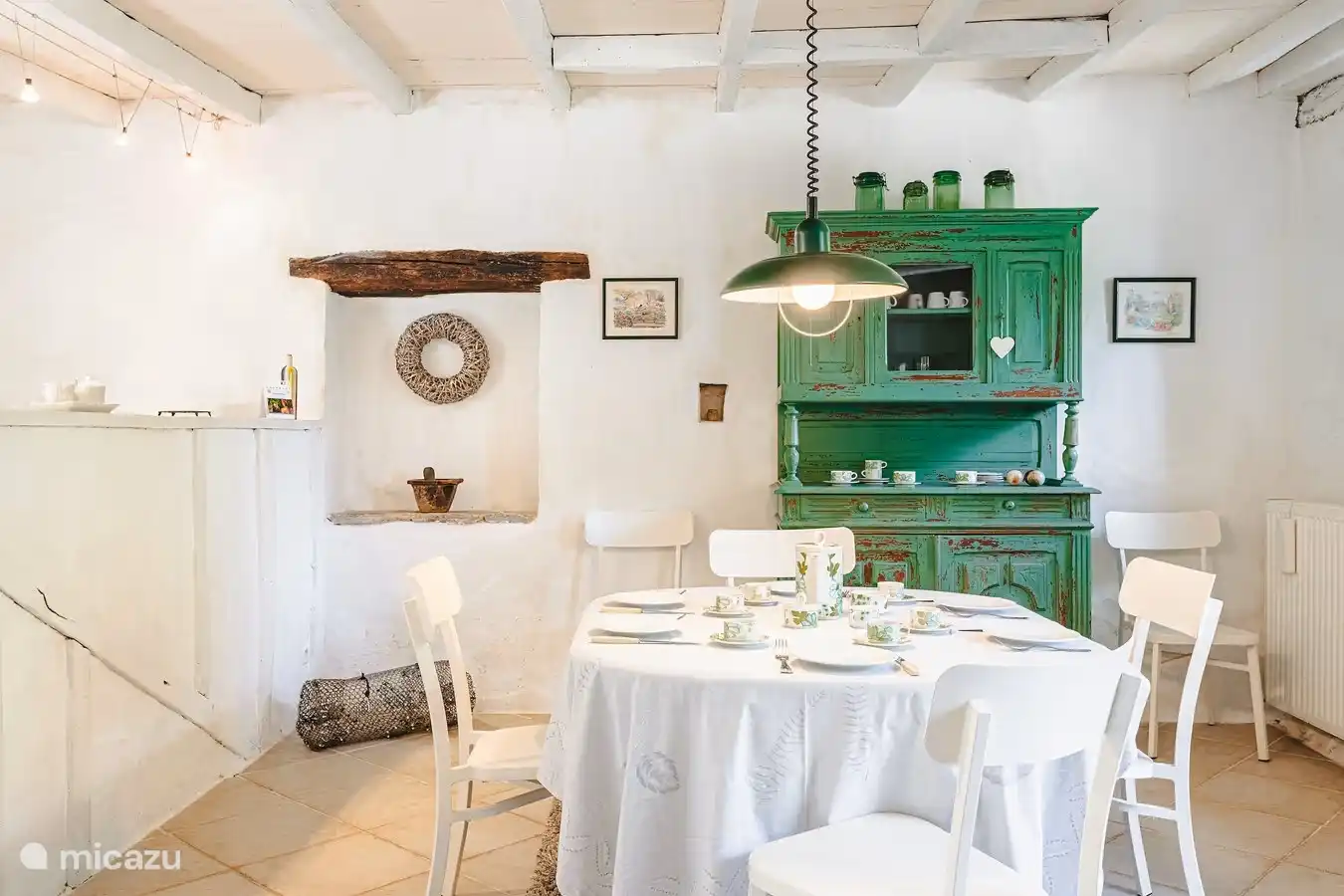 Man kann draußen frühstücken, aber auch drinnen ist es gemütlich