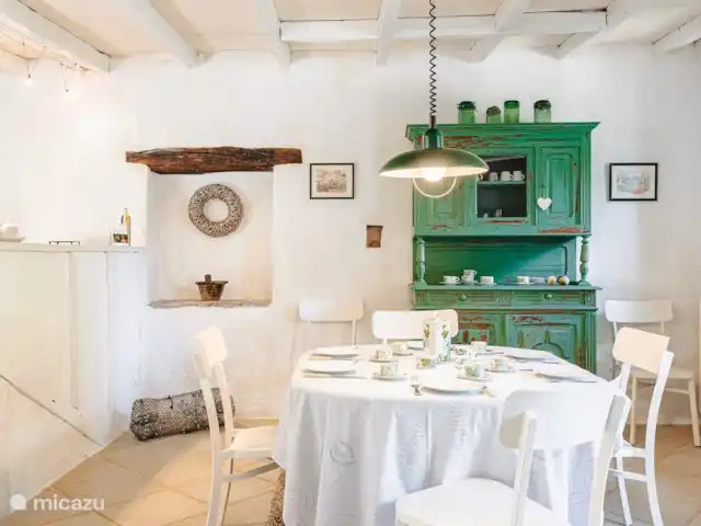 Logis La Tour en Francia, Vendée, Fontenay  - casa rural / cabaña Se puede desayunar en el exterior, pero también es acogedor por dentro