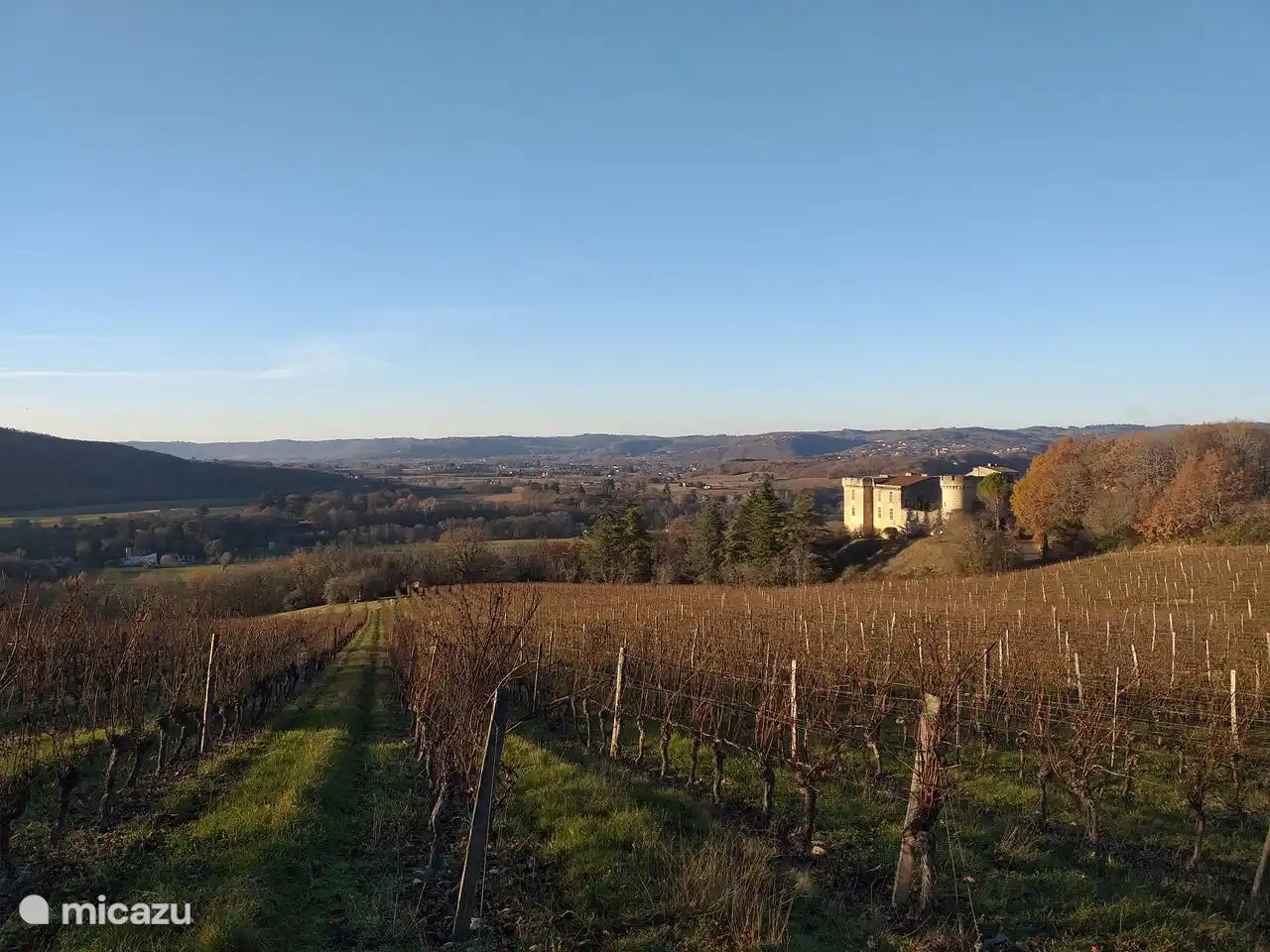 Das Haus liegt direkt unterhalb des Chateau de la Coste in Grézels