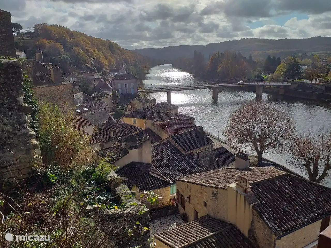 Puy l'Eveque in 5 km Entfernung auf dem Lot mit Wasseraktivitäten, schönen Märkten und Festen während der Sommermonate
