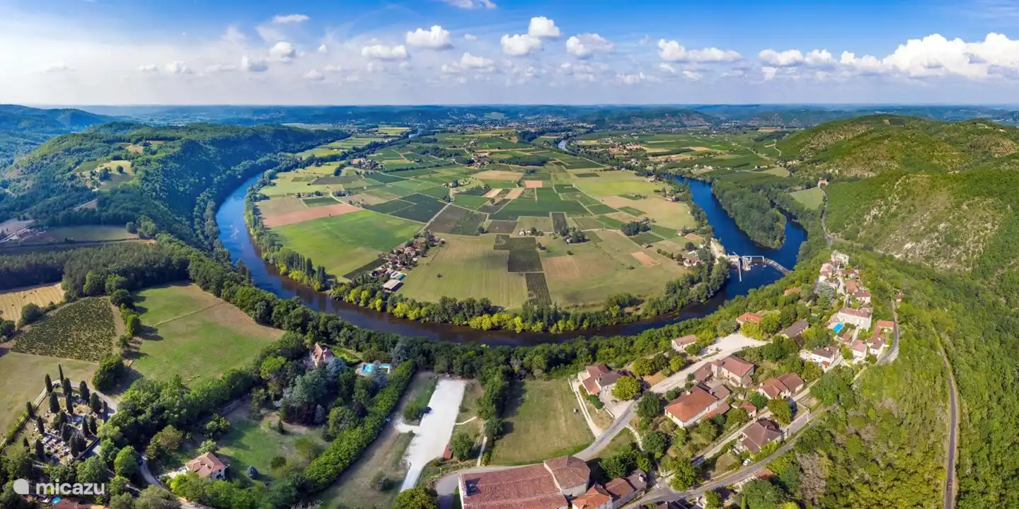 Der Lot schlängelt sich durch die wunderschöne Landschaft im Vallée. Es gibt viele Wasseraktivitäten auf dem Lot und mit den vielen Fahrradrouten macht es auch viel Spaß, die Region mit dem Fahrrad zu erkunden.