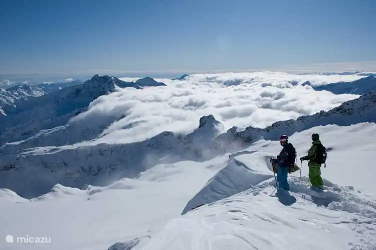 Skifahren anderthalb Autostunden vom Haus entfernt.