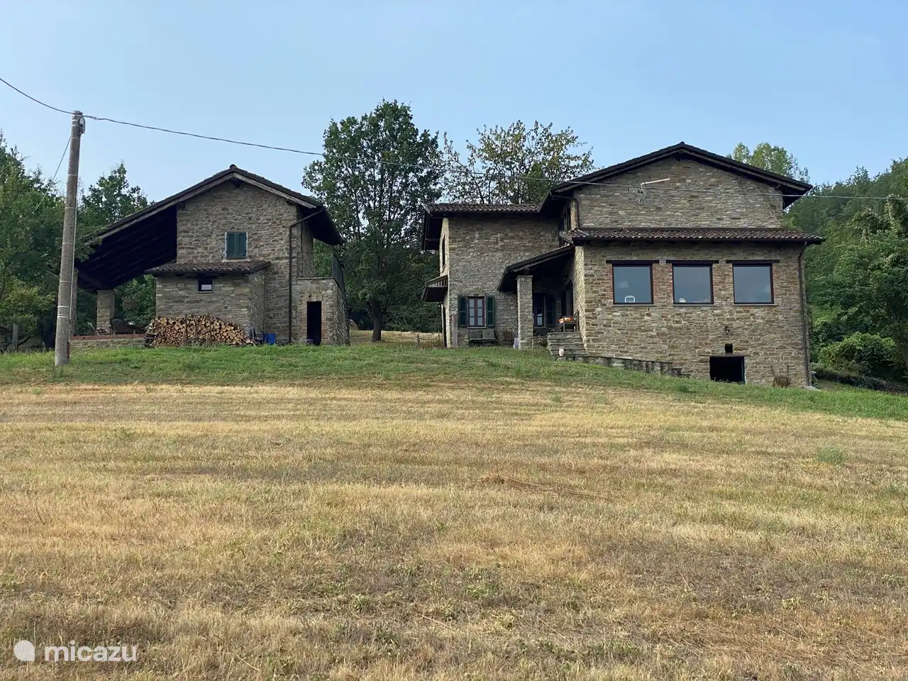 Haus vom Garten unten aus gesehen