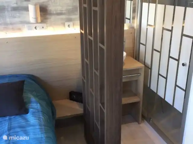 Chalet de luxe TAOS I | France, Hérault, Agde - chalet Lavabo et cabine de douche