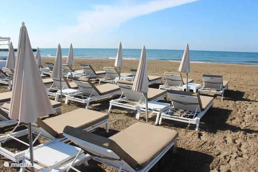 Der Strand von Les Sables d'Or