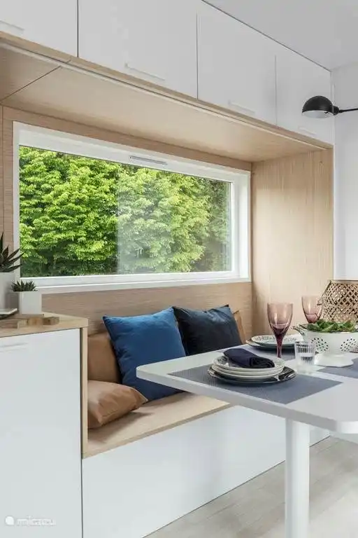 Werksfoto des Essbereichs