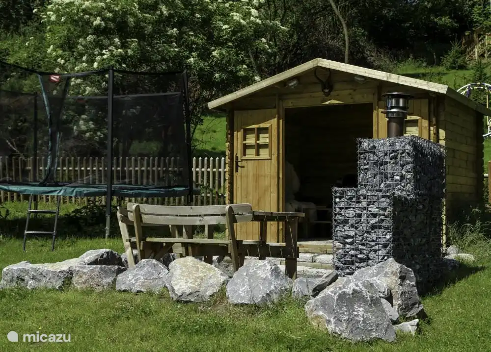 Gartensitzplatz mit Grill