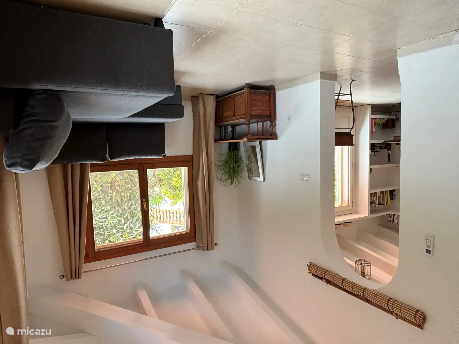 Schlafzimmer 3 mit Schlafsofa und Klimaanlage, was es zu einem idealen Ruheraum macht, wenn Sie mit weniger als sieben Personen in Casa Sueño übernachten 