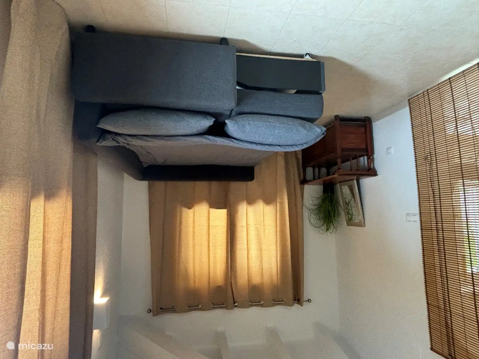 Wenn Sie zu sieben oder acht Personen sind, verwandelt sich das Sofa in ein Bett. Schlafzimmer 4 mit Klimaanlage.