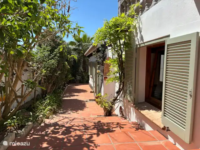 Casa Sueño | Espagne, Costa Blanca, Moraira - maison de vacances Il y a une entrée au bureau par le côté gauche de la villa