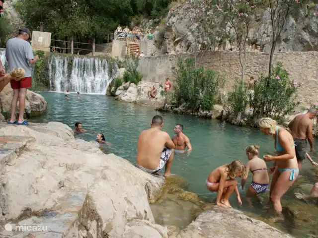 Casa Sueño | Espagne, Costa Blanca, Moraira - maison de vacances Par une journée chaude, visitez Las fuentes del Algar à Callosa d'en Sarrià (à environ 20 km de Casa Sueño). Belles cascades et réserve naturelle où vous pourrez vous promener, pique-niquer et vous baigner. L'eau glacée de la cascade procure un agréable effet rafraîchissant