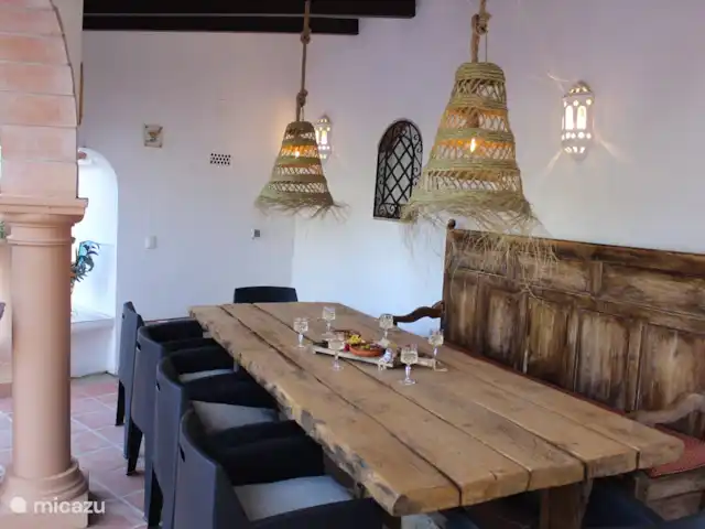 Casa Sueño | Espagne, Costa Blanca, Moraira - maison de vacances La grande table à manger de la naya offre un espace pour dix personnes, idéale pour le petit déjeuner, le déjeuner, les boissons ou le dîner avec l'utilisation du barbecue