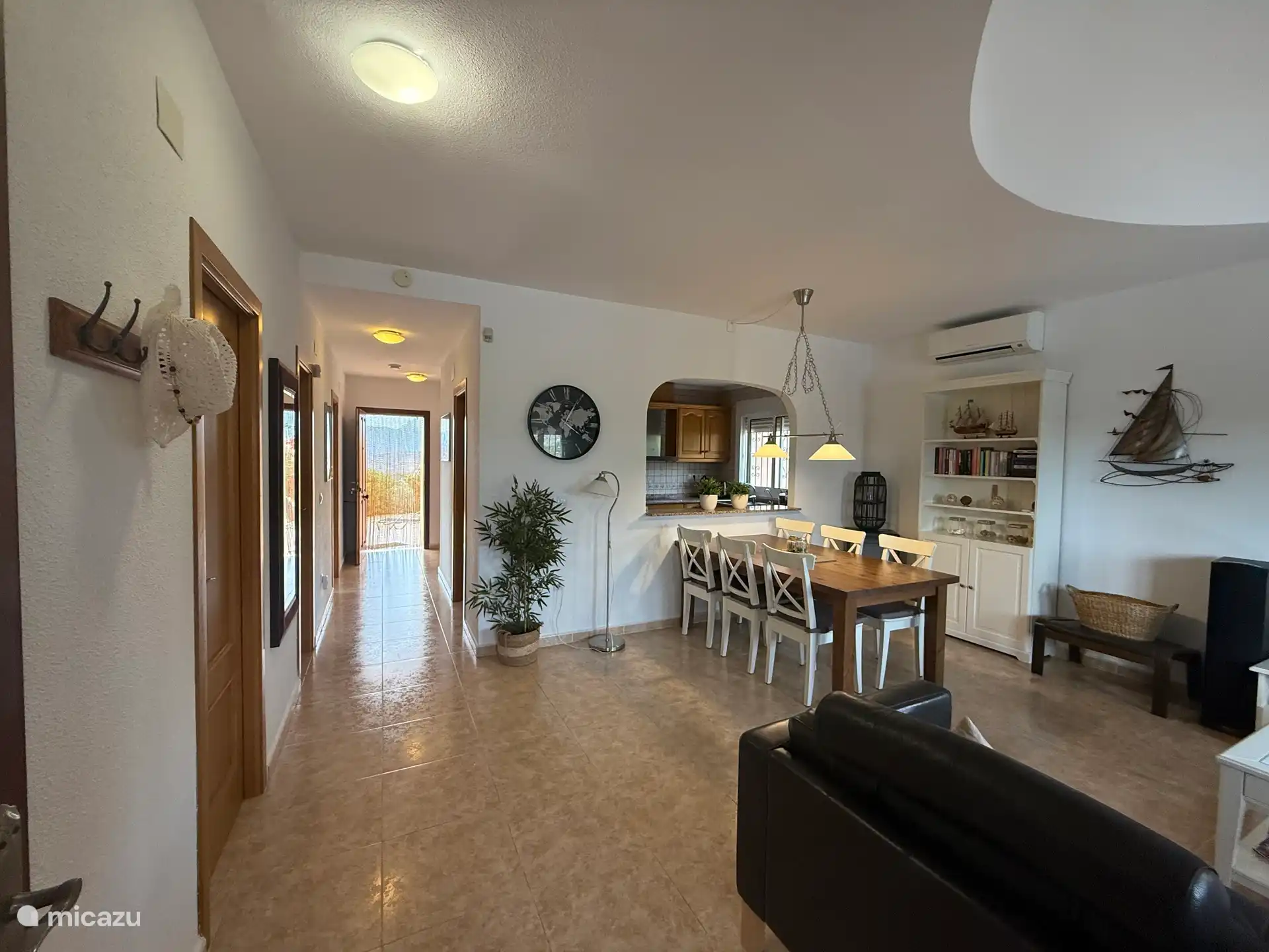 Wohnzimmer beim Betreten