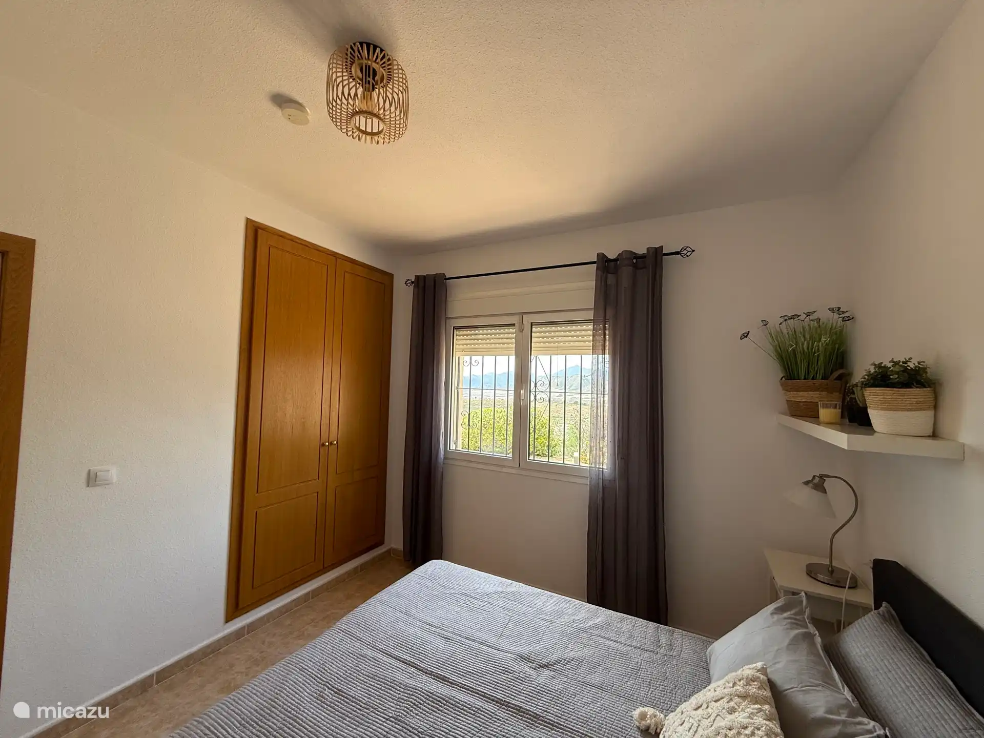 3. Schlafzimmer mit Blick auf den Garten