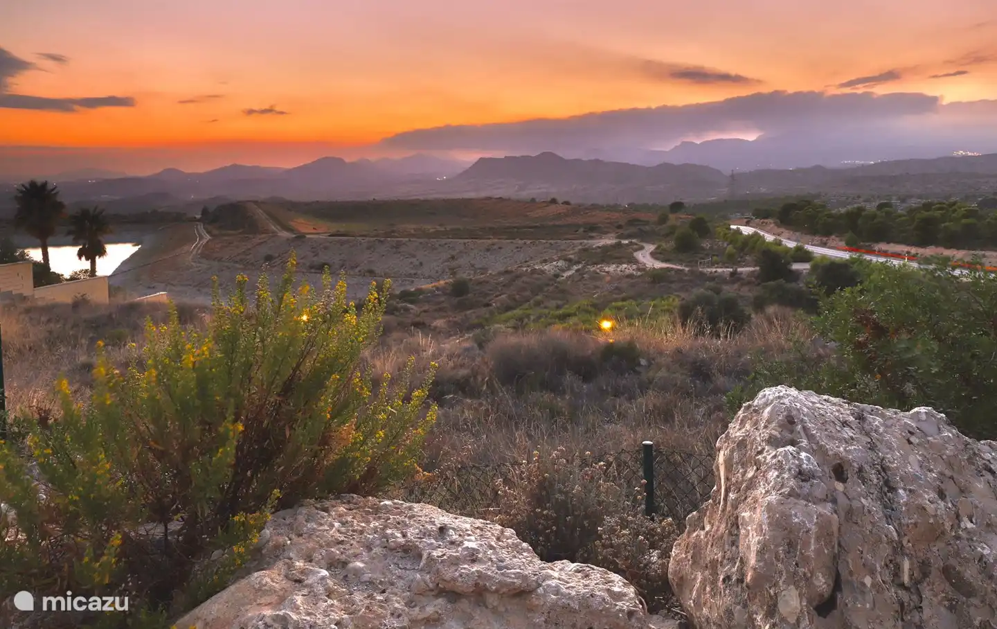 Mooi uitzicht vanaf buitenterras achter