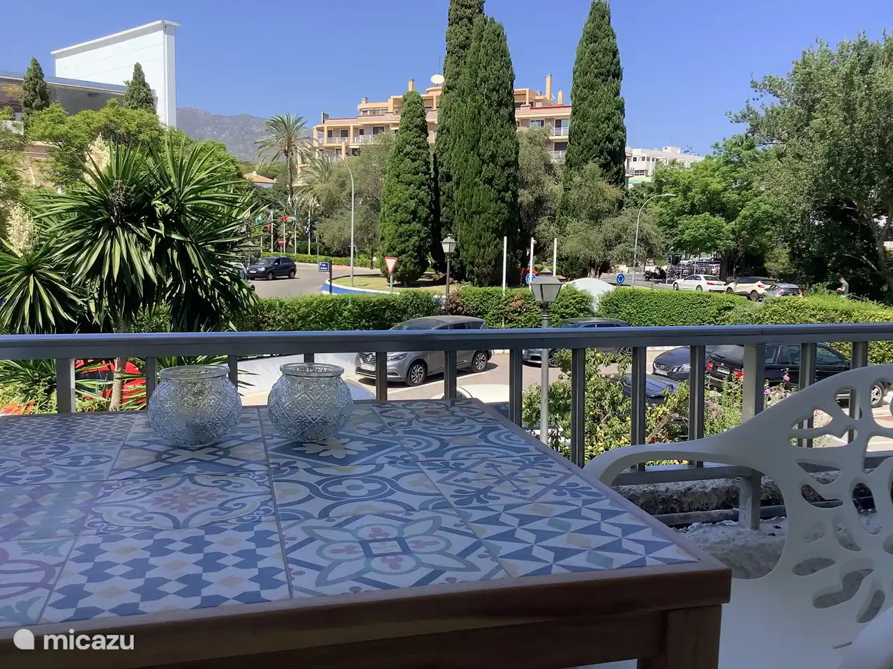 Balcon à la salle à manger au nord-est. Pendant les mois d'été avec le soleil du matin !