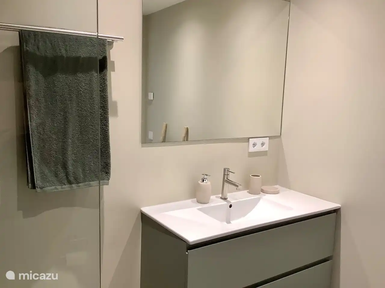 Salle de bain et WC privés dans la chambre parentale