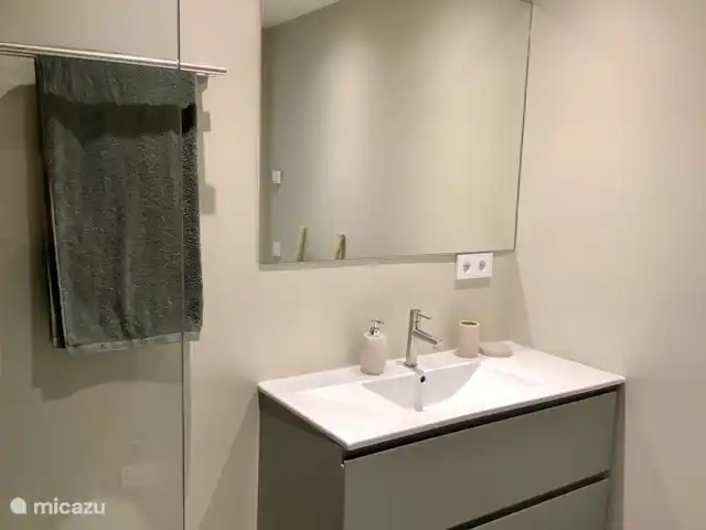 Location de Vacances Espagne, Costa del Sol, Marbella, appartement - Casa Apolonia, Jardines del Mar Salle de bain et WC privés dans la chambre parentale