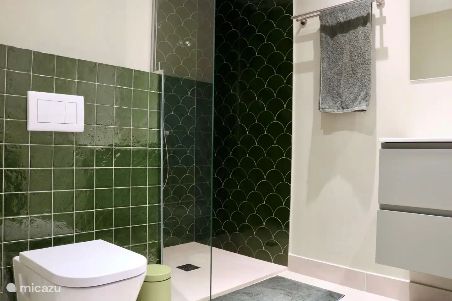 Salle de bain dans la chambre principale