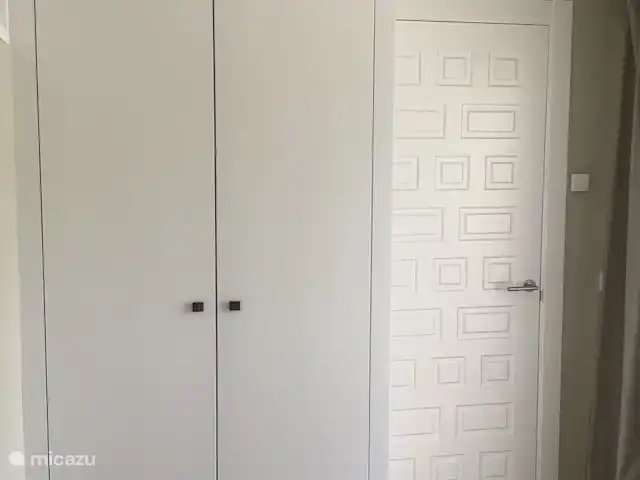 Location de Vacances Espagne, Costa del Sol, Marbella, appartement - Casa Apolonia, Jardines del Mar Armoire dans la chambre avec portes coulissantes