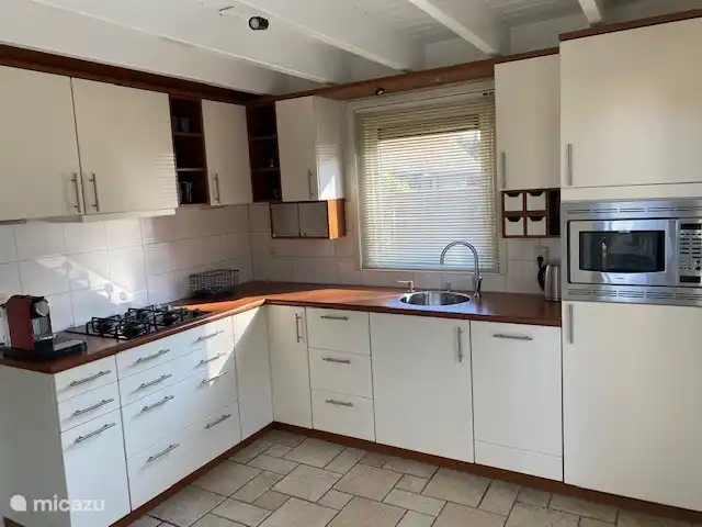 Boshuisje33 con uso de piscina. en Países Bajos, Güeldres, Vierhouten - casa vacacional Amplia cocina con horno combinado y lavavajillas