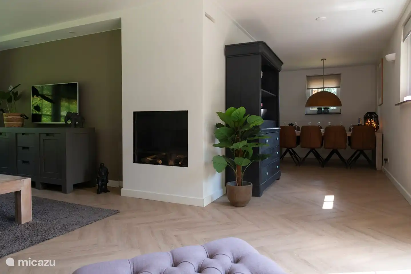 Essbereich vom Wohnzimmer aus gesehen