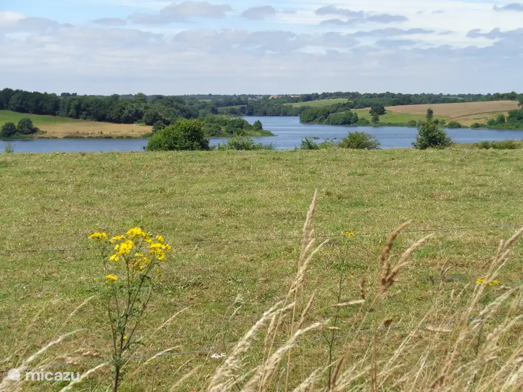 Ein schöner See in 5 Minuten zu Fuß von L'Etournerie
