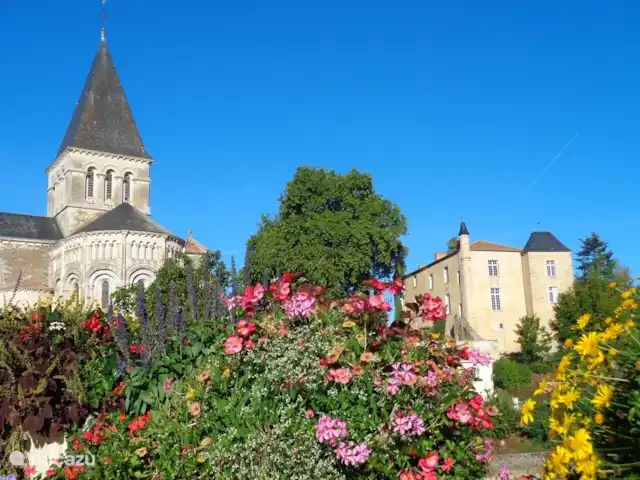 Chalet Lavande | France, Vendée, Château-Guibert - cabane en bois / lodge l'église et le château de Mareuil sur Lay