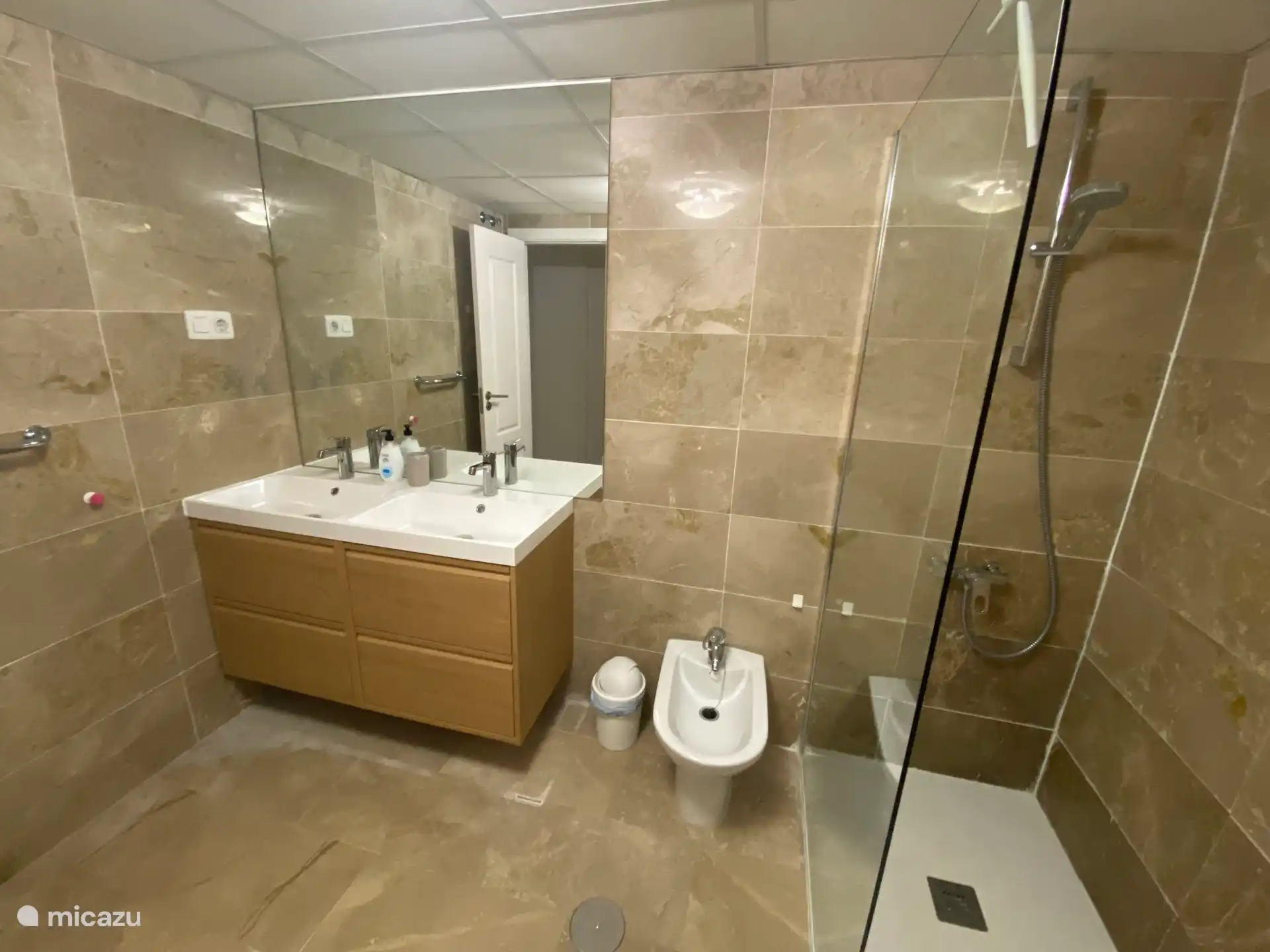 Vollwertiges Badezimmer