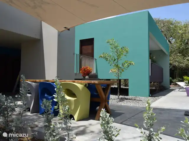 Villa Topaz piscine privée Ecoresort | Curaçao, Curaçao-Centre, Boca St. Michiel - villa Vue de la table à manger dans le jardin.
